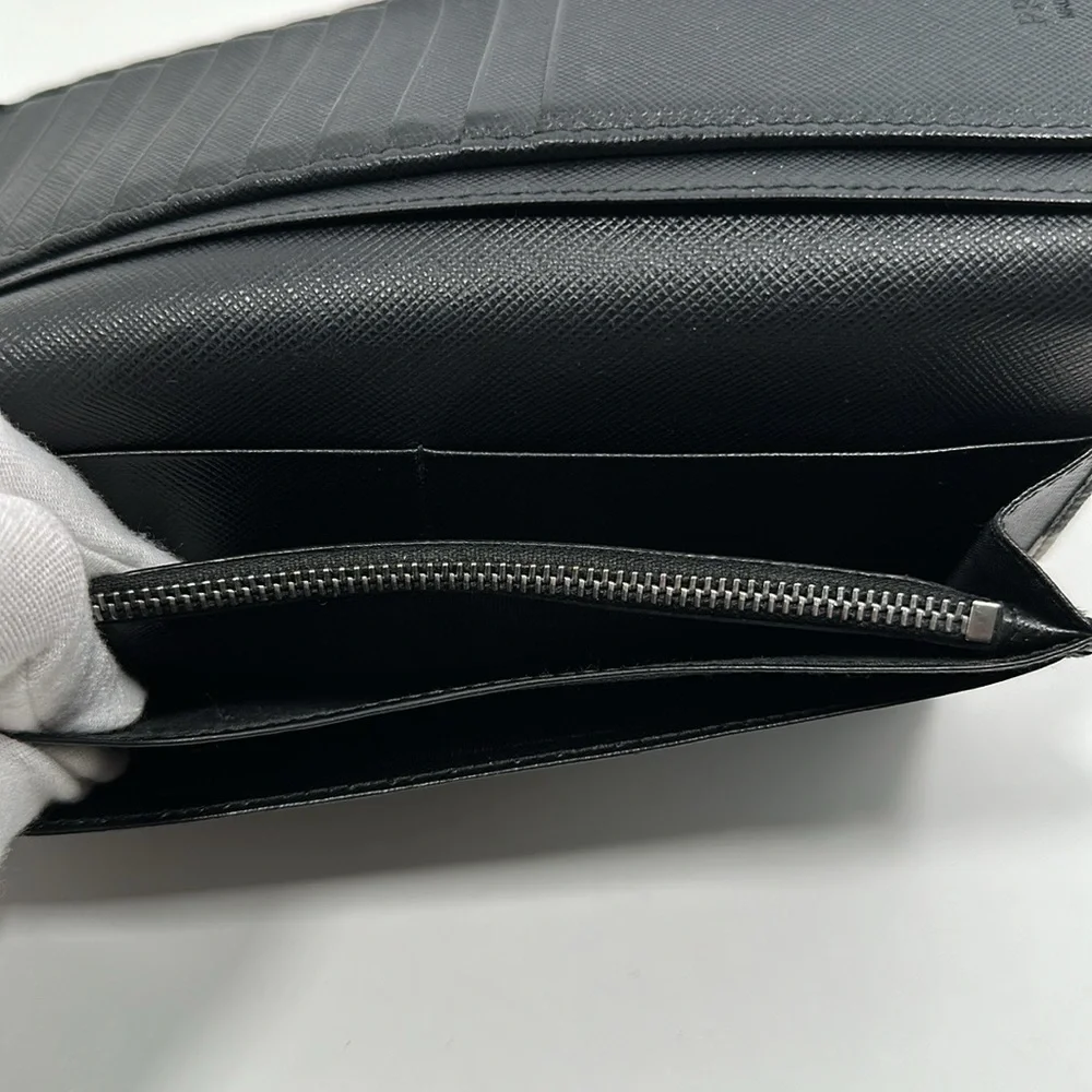 Authenticated PRADA Unisex Saffiano Leather Bi-Fold Bi-color Wallet- Black/White